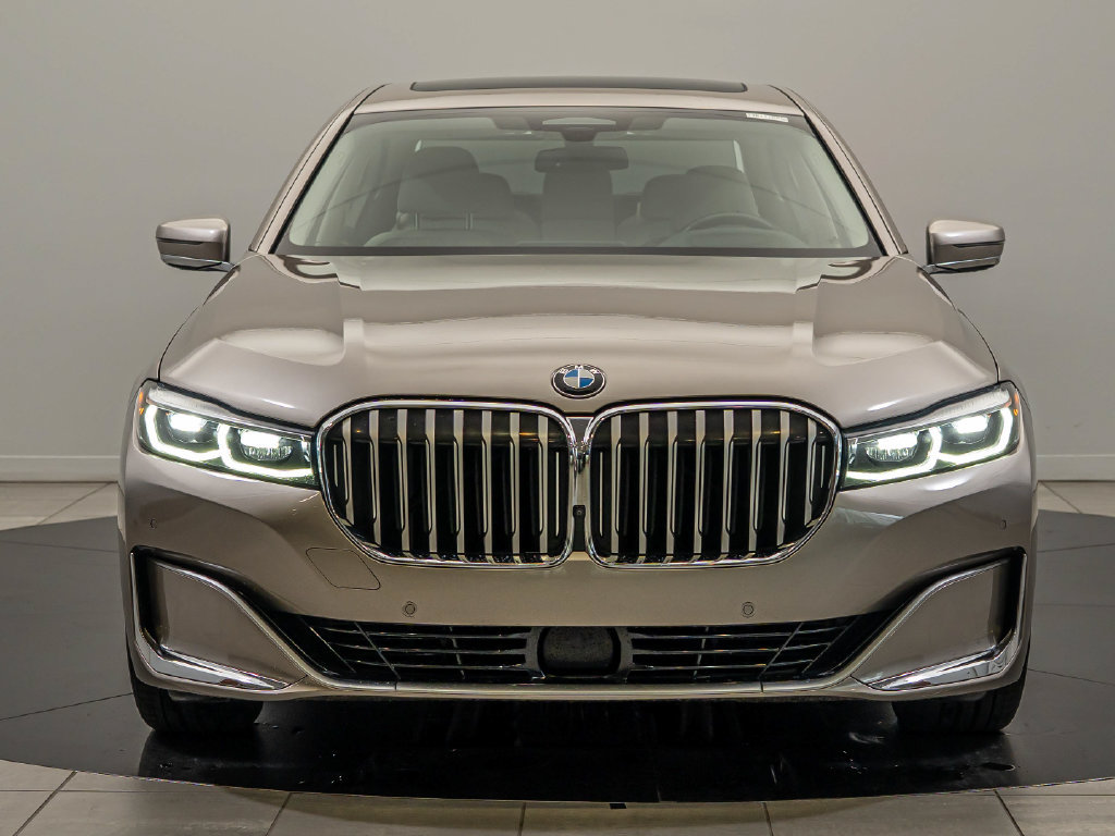 Used 2022 BMW 750i xDrive AWD/4WD image 2