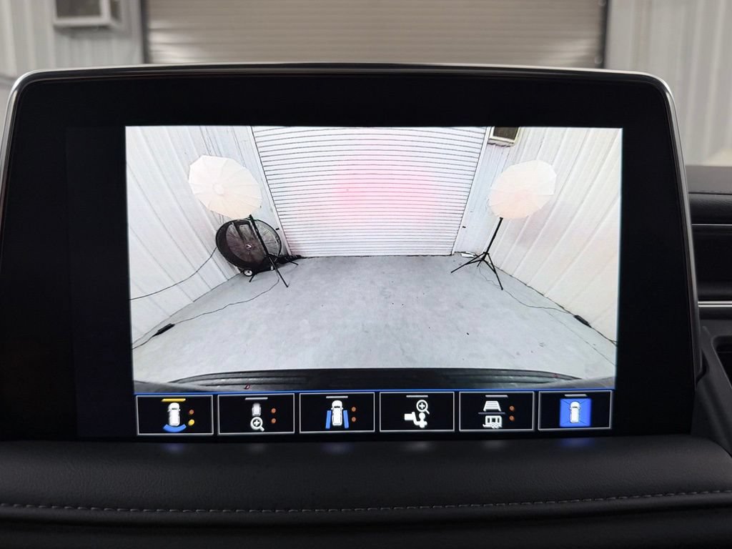 Used 2022 Chevrolet Tahoe Z71 w/ Luxury Package AWD/4WD image 23