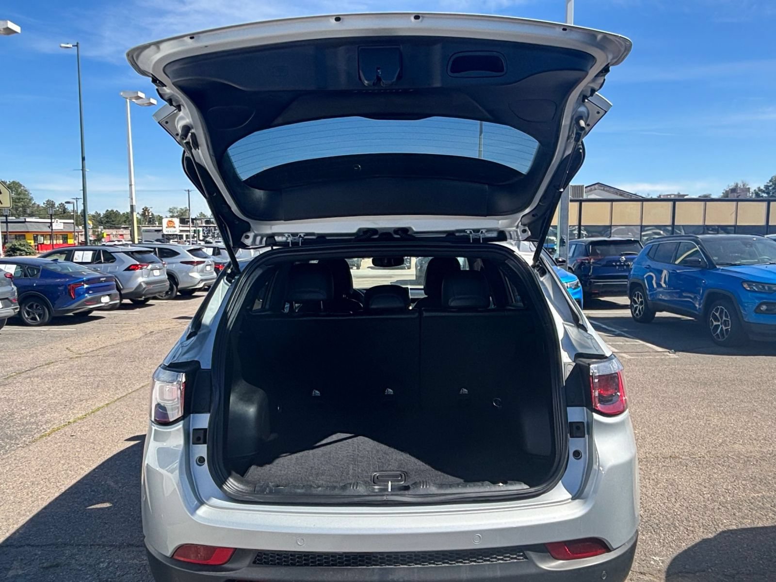 Used 2025 Jeep Compass Trailhawk AWD/4WD image 29