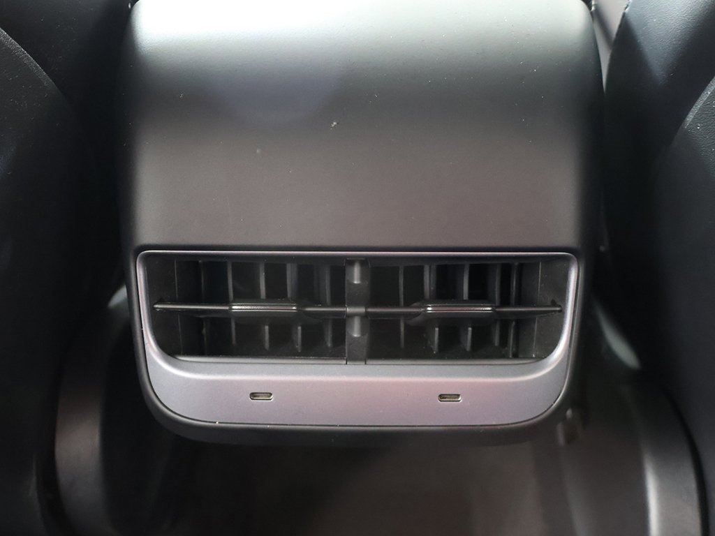 Used 2022 Tesla Model Y Long Range image 50