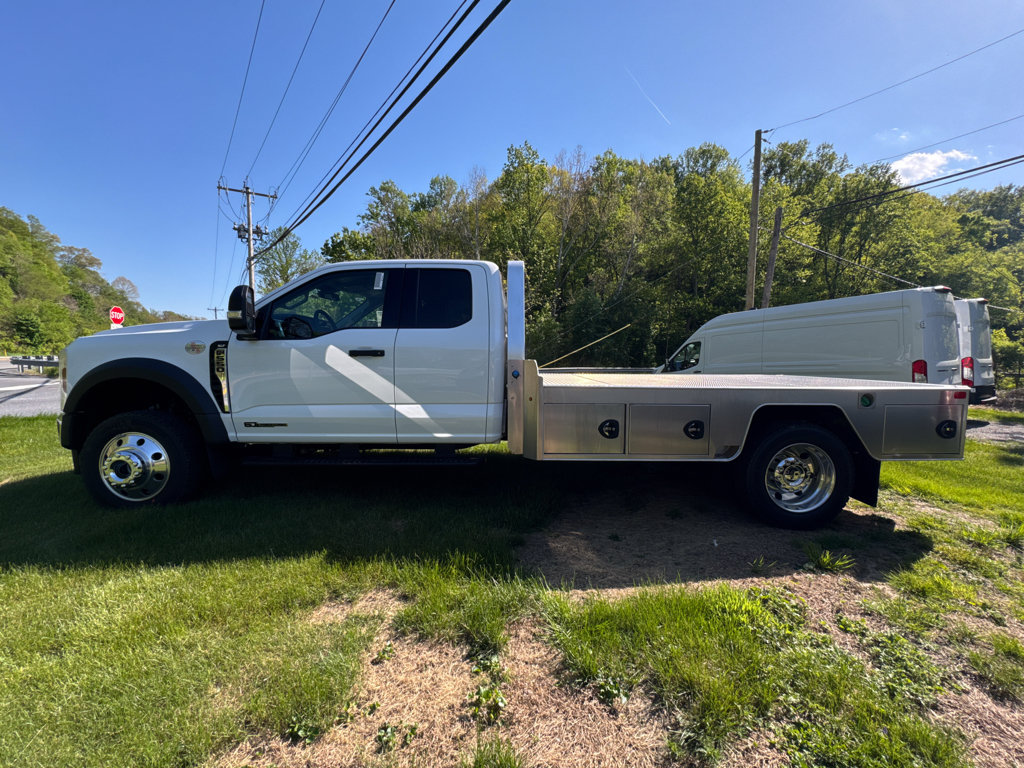 New 2026 Ford F550 4x4 Supercab Super Duty w/ XLT Value Package image 2