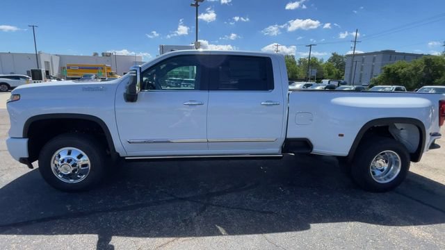 New 2026 Chevrolet Silverado 3500 High Country w/ Technology Package AWD/4WD image 7