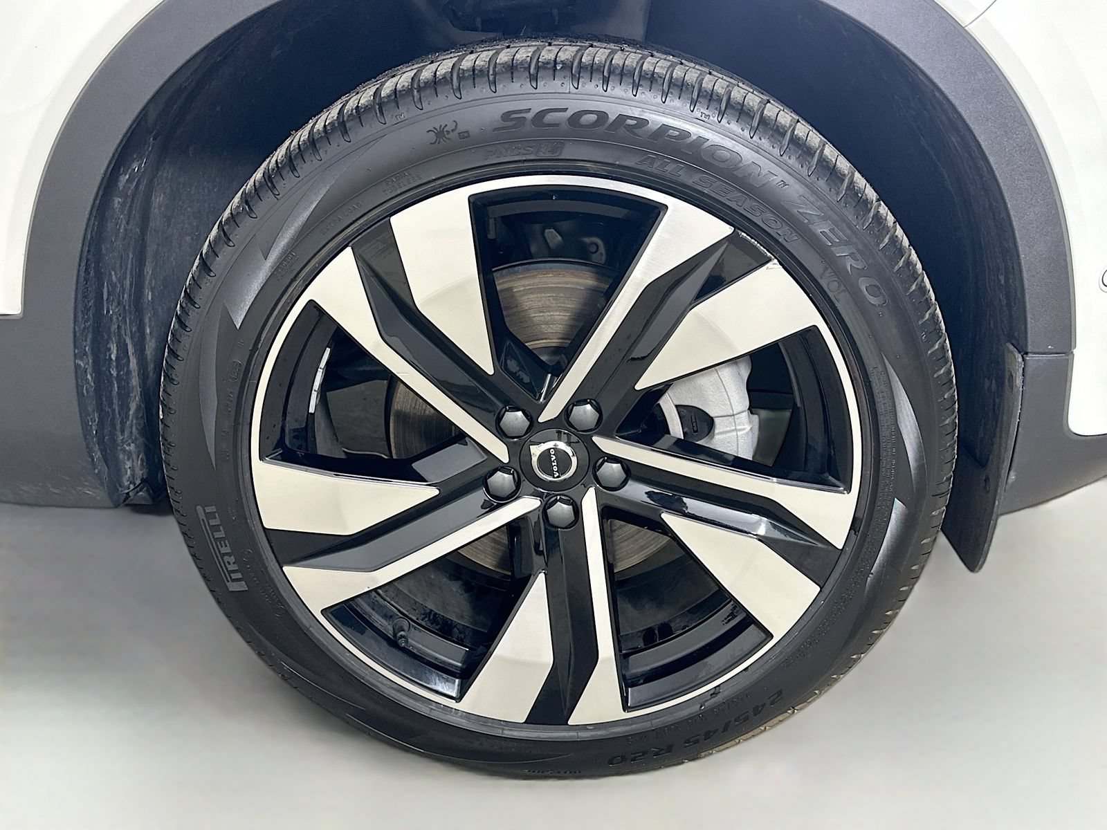 Used 2024 Volvo XC40 B5 Plus w/ Climate Package AWD/4WD image 10