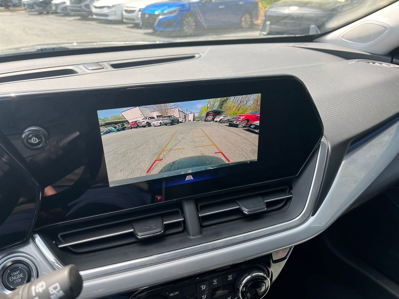 Used 2025 Chevrolet Trax LT w/ LT Convenience Package FWD image 20