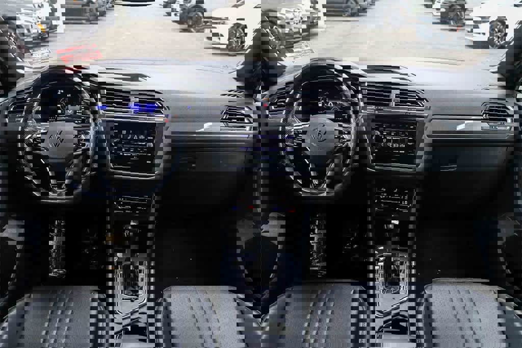 Used 2023 Volkswagen Tiguan SE R-Line image 12