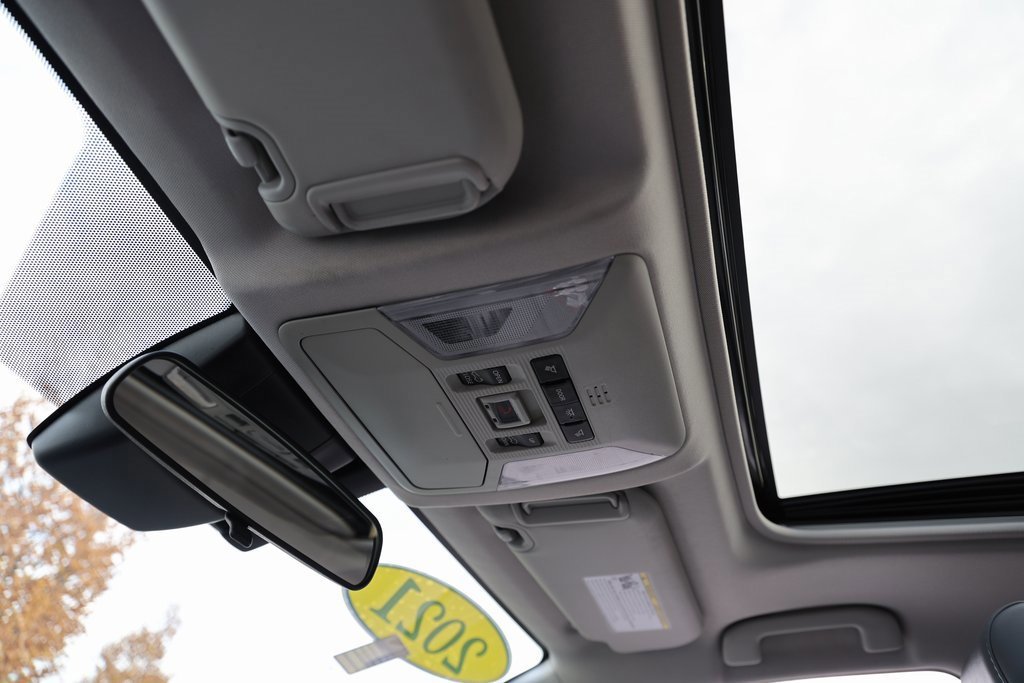 Used 2021 Toyota RAV4 XLE Premium image 32