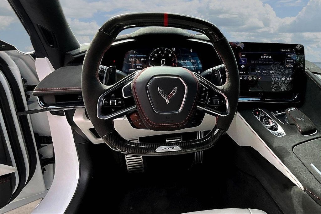 Used 2023 Chevrolet Corvette Z06 RWD image 7