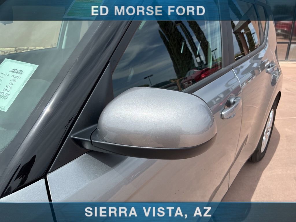 Used 2025 Kia Soul LX FWD image 4