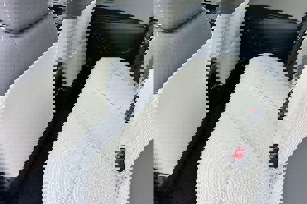 Used 2021 Toyota Corolla LE image 9