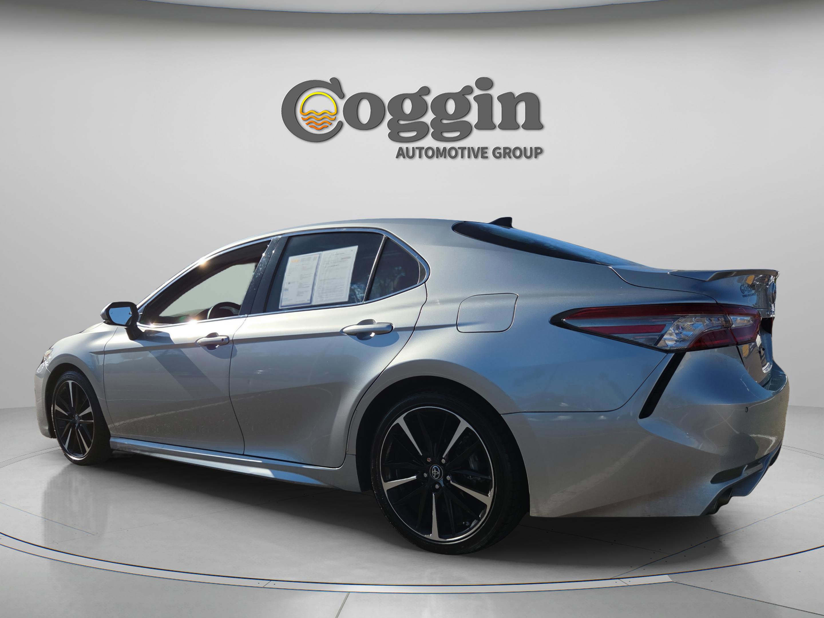 Used 2018 Toyota Camry XSE image 3