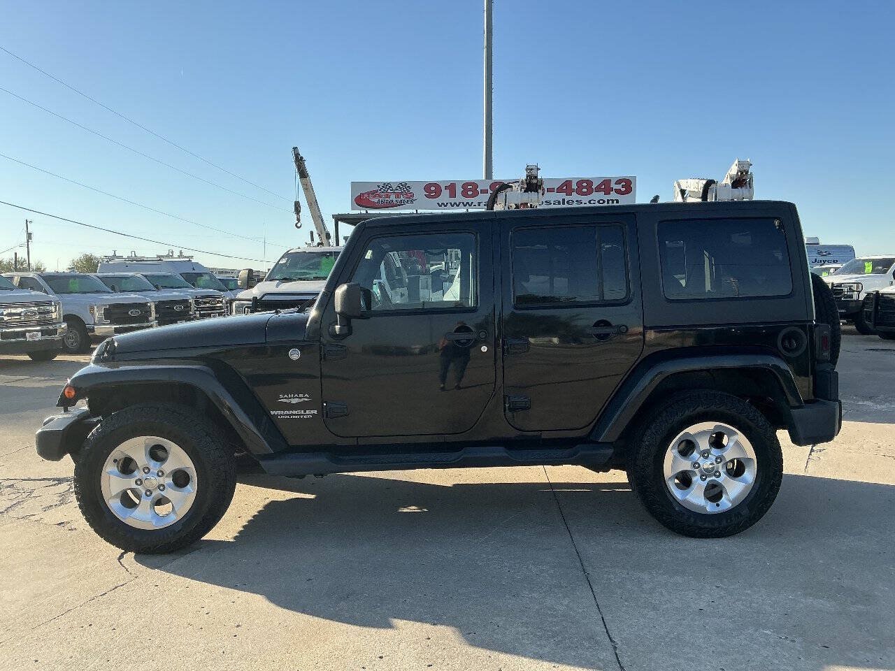 Used 2014 Jeep Wrangler Unlimited Sahara w/ Connectivity Group AWD/4WD image 2