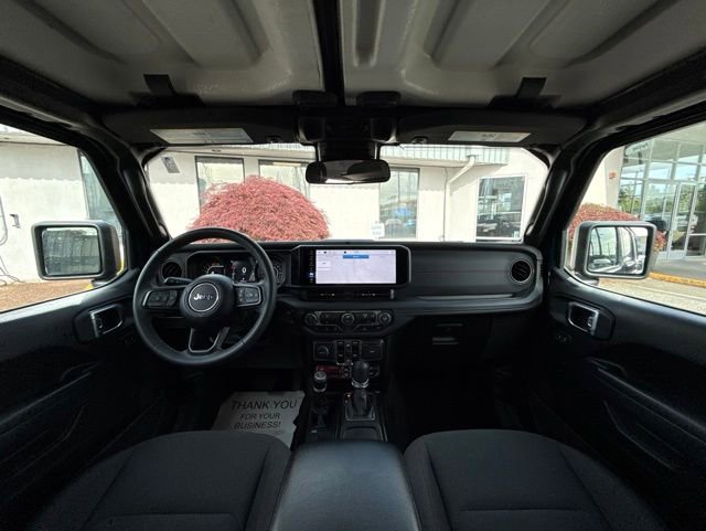 Used 2025 Jeep Wrangler Unlimited Rubicon AWD/4WD image 16