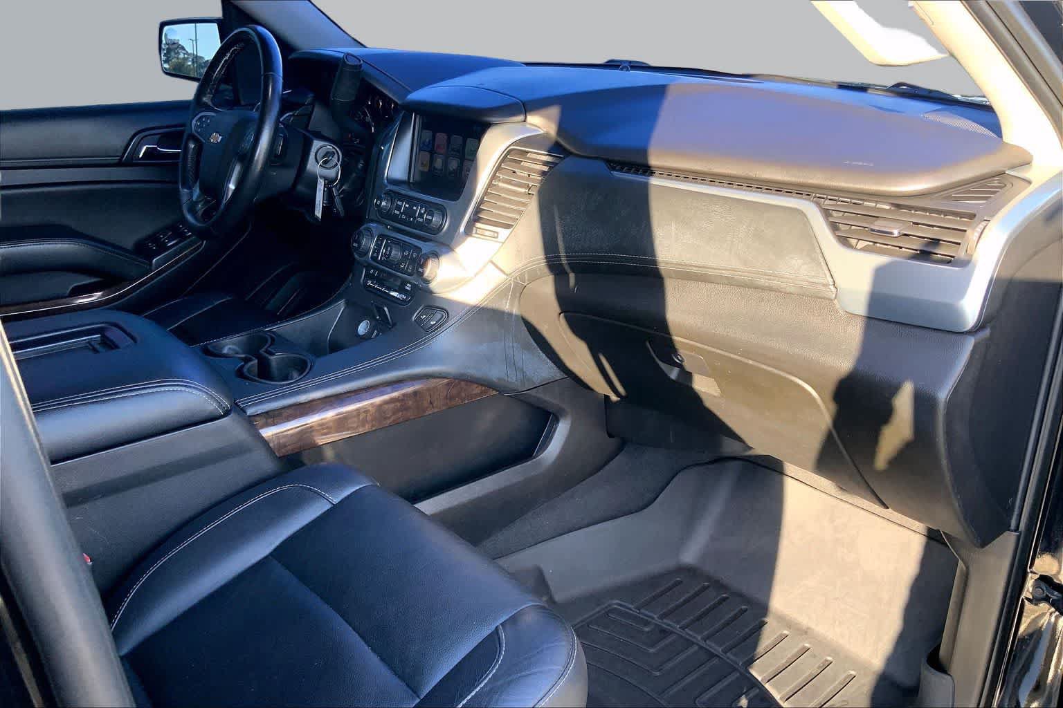 Used 2019 Chevrolet Suburban LT AWD/4WD image 18