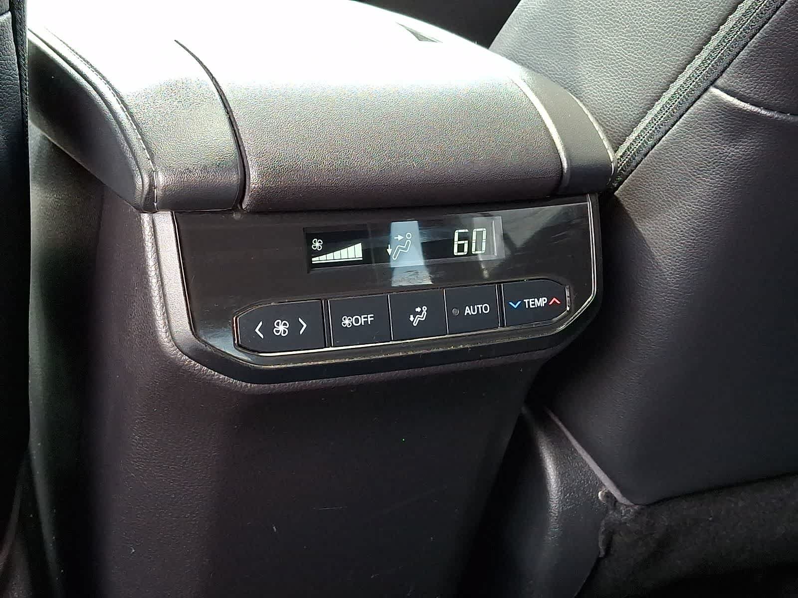 Used 2023 Toyota Highlander XSE AWD/4WD image 13
