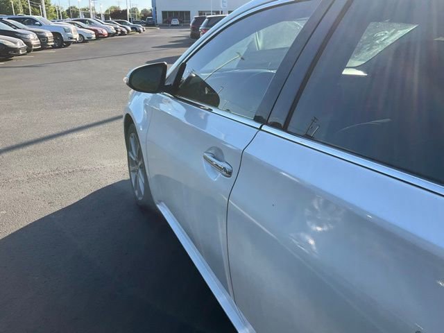 Used 2014 Toyota Avalon Limited w/ Technology Package FWD image 10