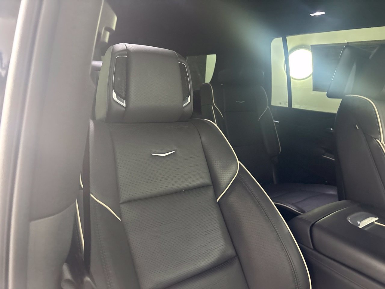 Used 2024 Cadillac Escalade ESV Premium Luxury AWD/4WD image 43
