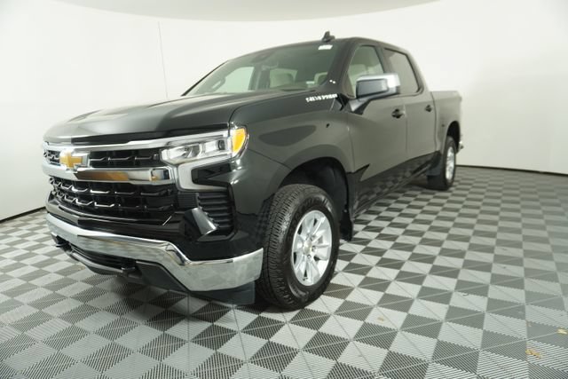 Used 2025 Chevrolet Silverado 1500 LT AWD/4WD image 3