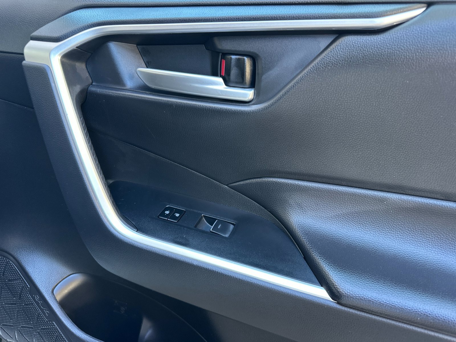 Used 2024 Toyota RAV4 XLE image 20