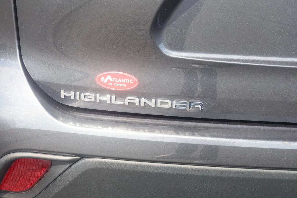 Used 2023 Toyota Highlander XLE AWD/4WD image 29