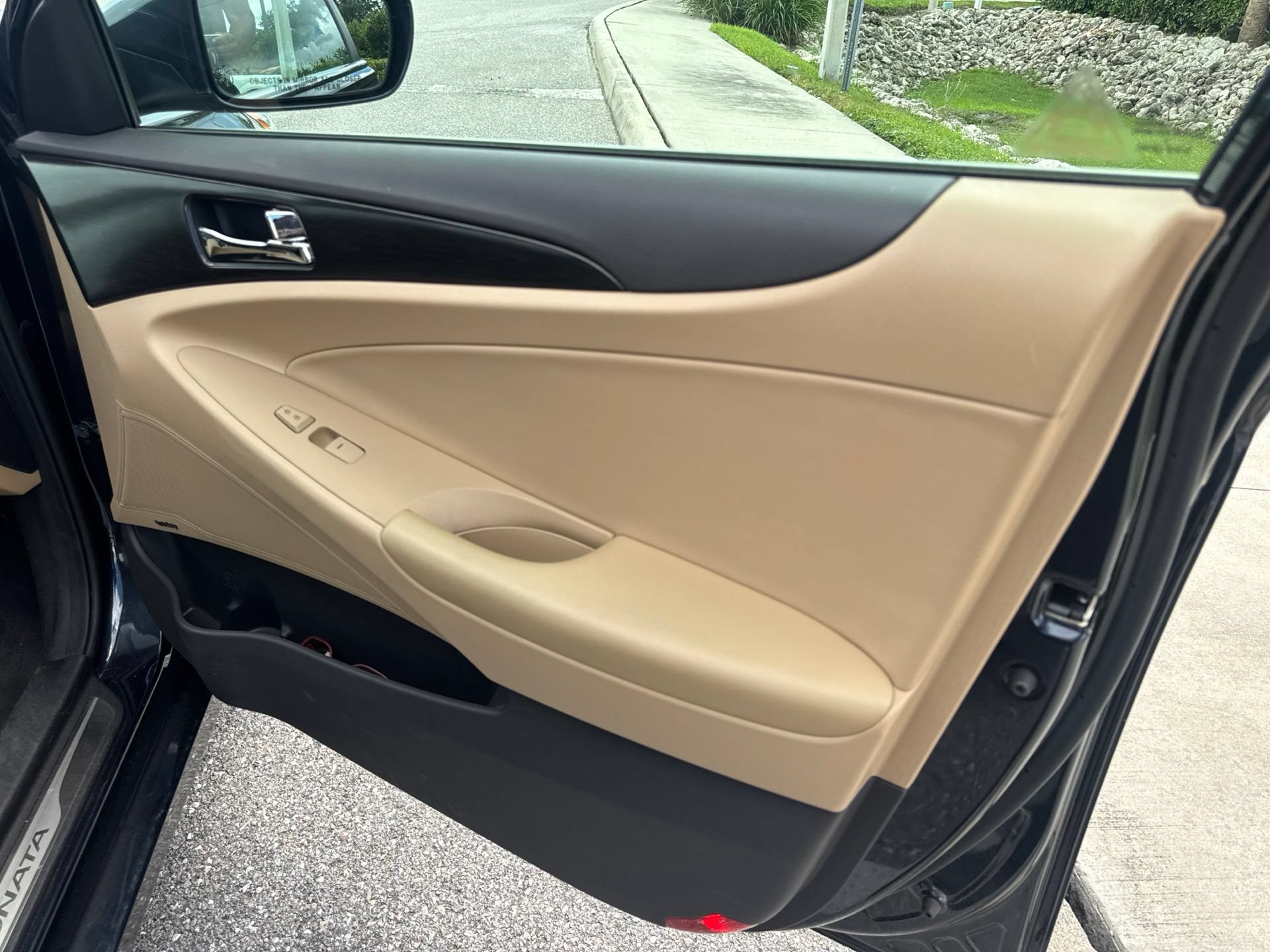 Used 2013 Hyundai Sonata Limited w/ Premium Pkg FWD image 9