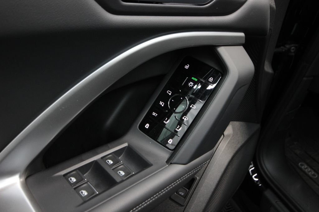 Used 2025 Audi Q5 Premium w/ Convenience Package AWD/4WD image 14