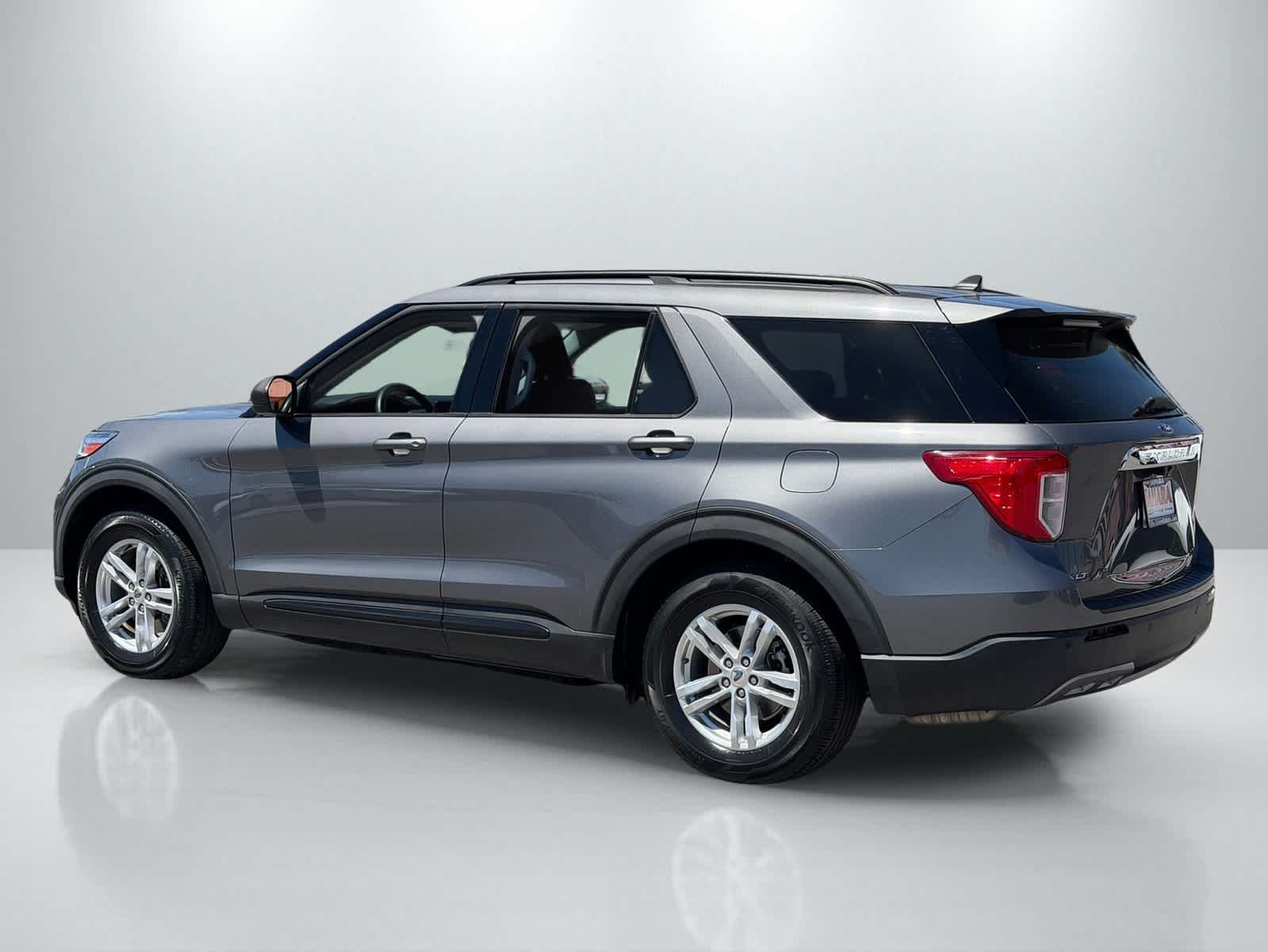 Used 2022 Ford Explorer XLT w/ Equipment Group 202A RWD image 4