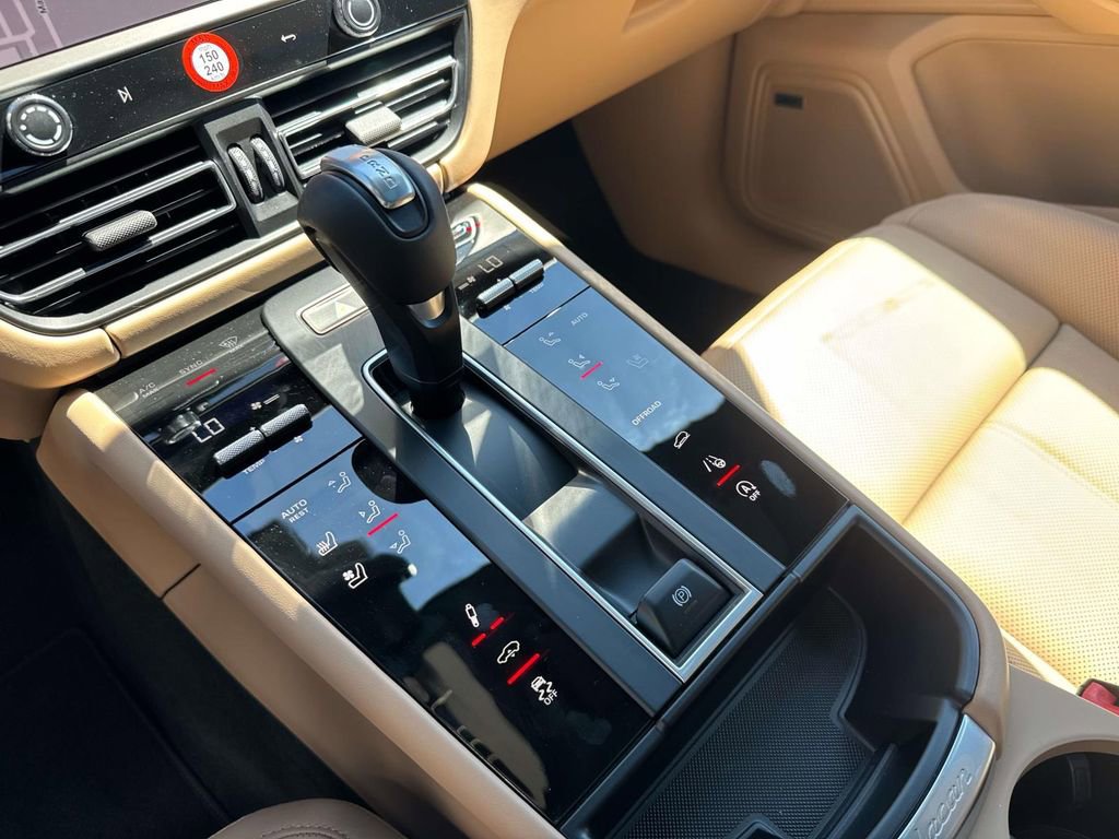 New 2026 Porsche Macan GTS image 27