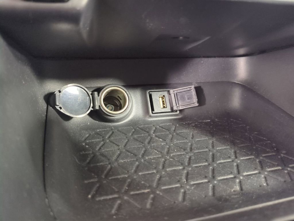 Used 2021 Toyota RAV4 XLE image 27