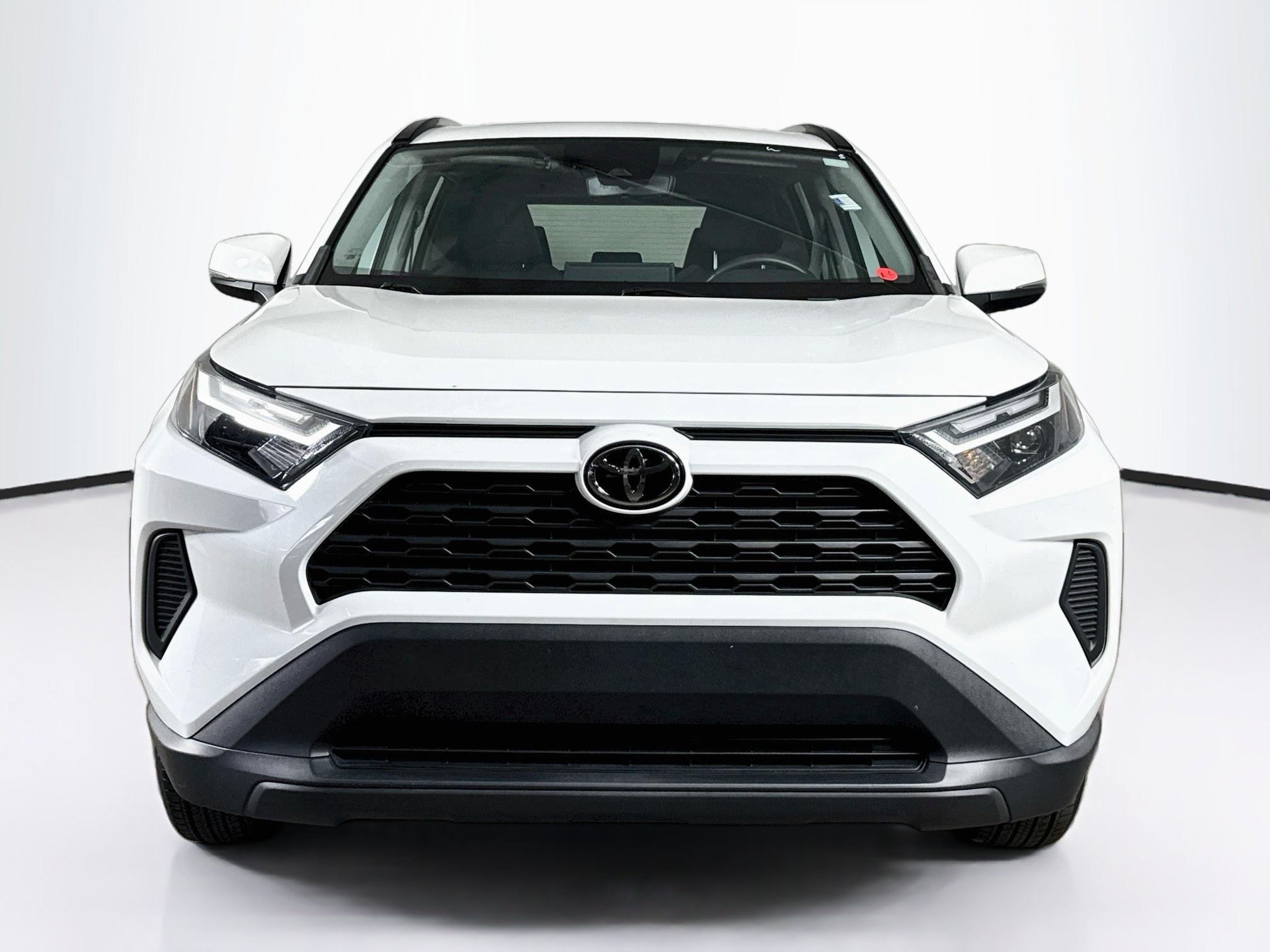 Used 2022 Toyota RAV4 XLE w/ Convenience Package FWD image 3