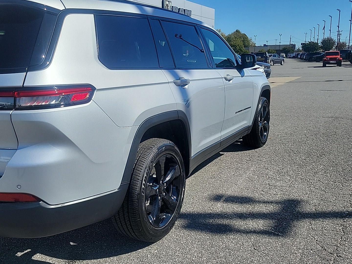 New 2025 Jeep Grand Cherokee L Altitude AWD/4WD image 4