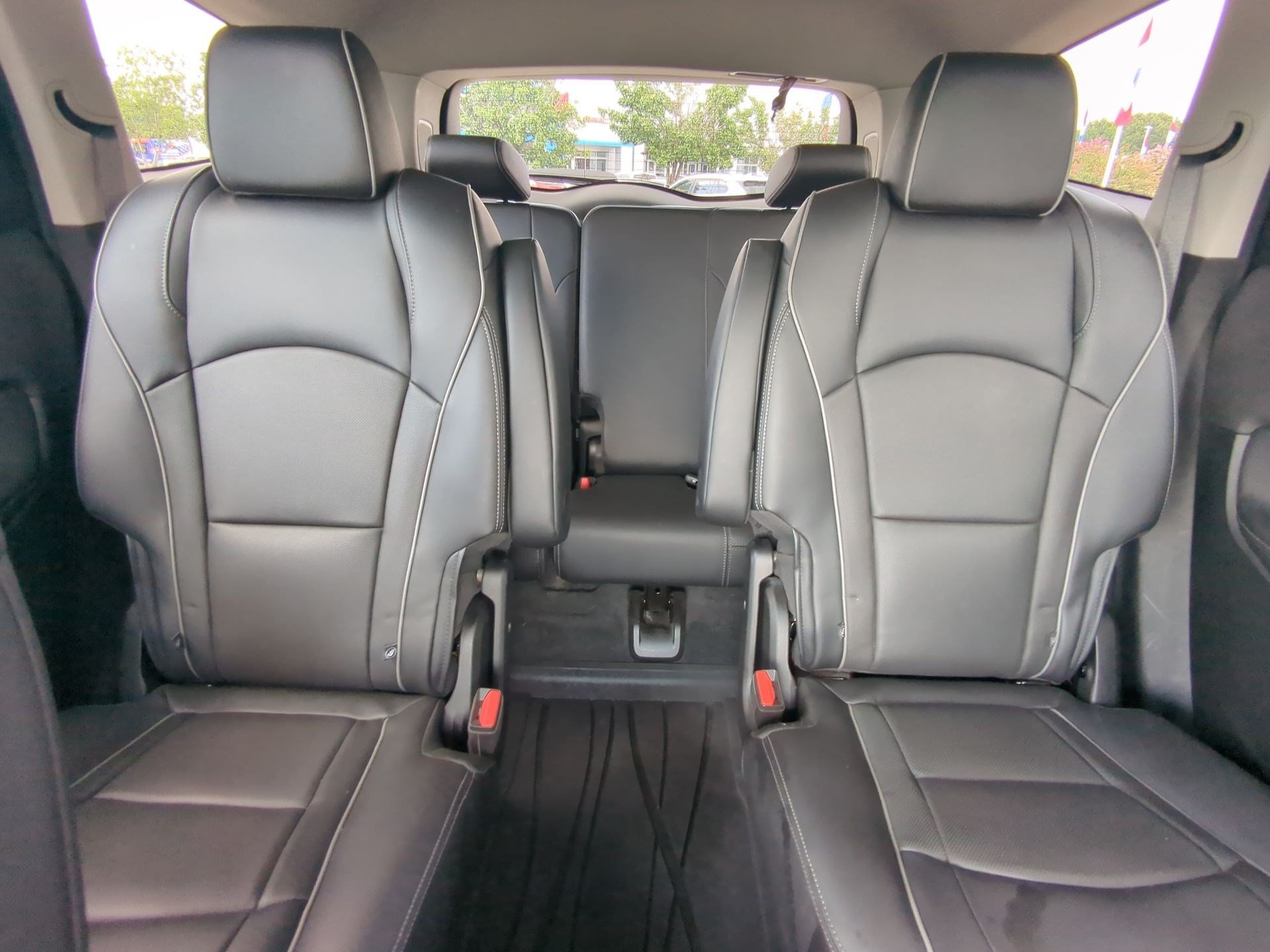 Used 2019 Buick Enclave Avenir w/ Avenir Technology Package FWD image 22