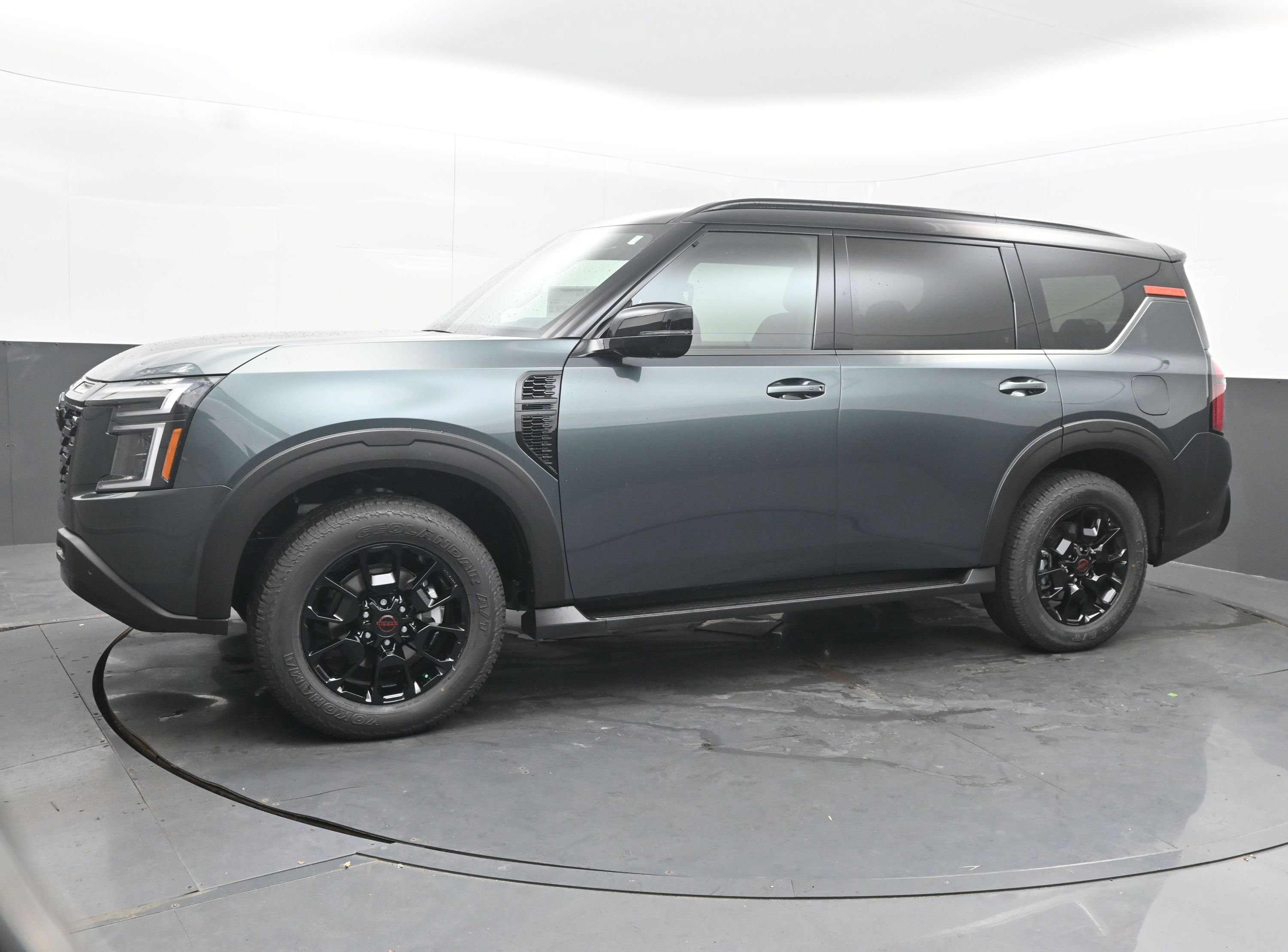 New 2025 Nissan Armada PRO-4X image 4