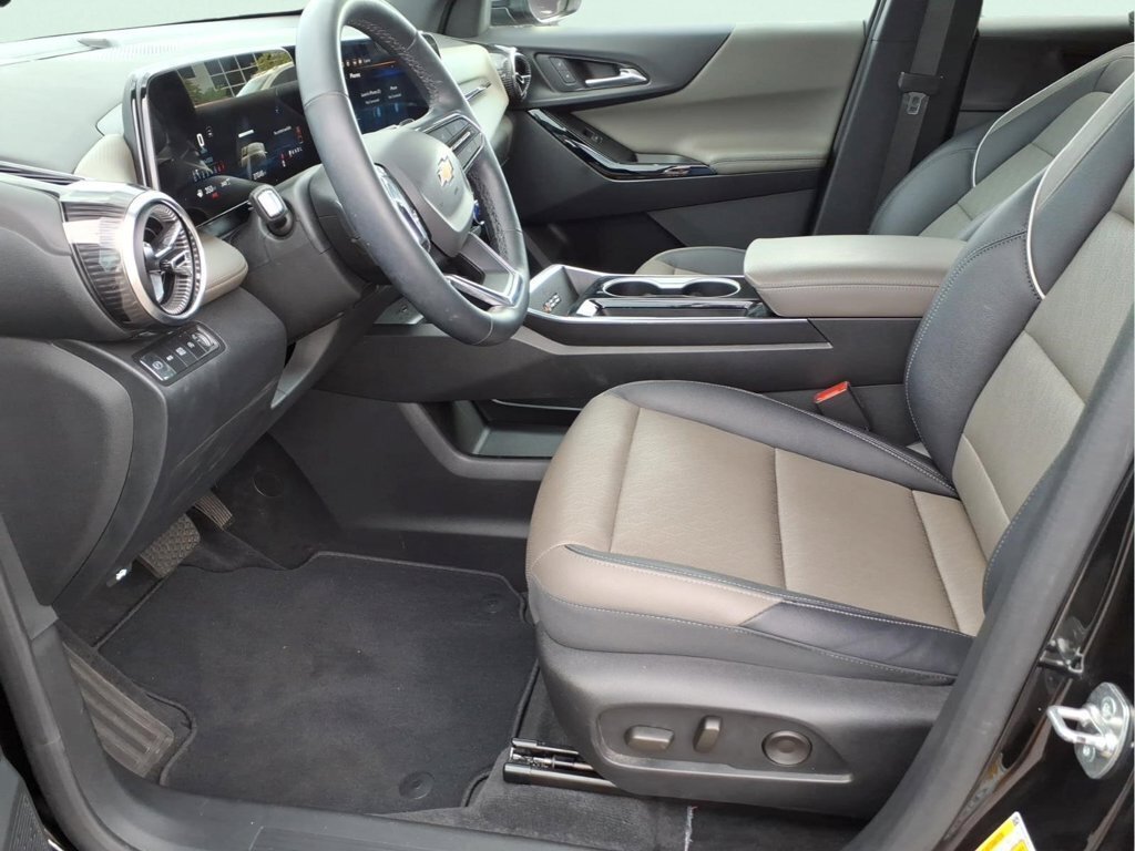 Used 2025 Chevrolet Equinox LT w/ Convenience Package II AWD/4WD image 19