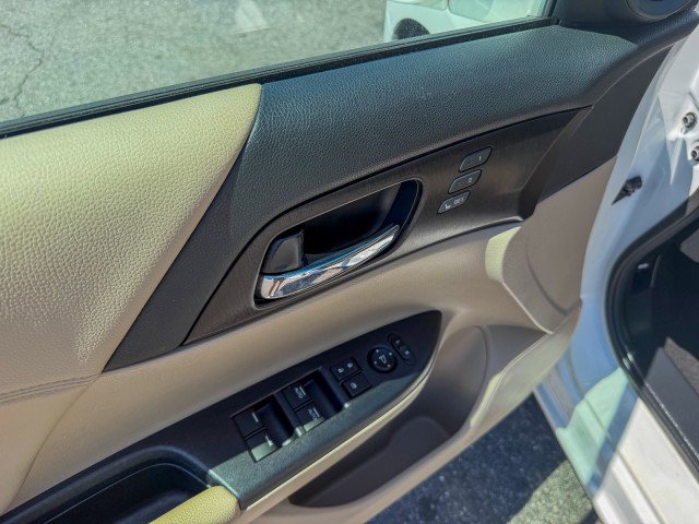Used 2015 Honda Accord EX-L image 12