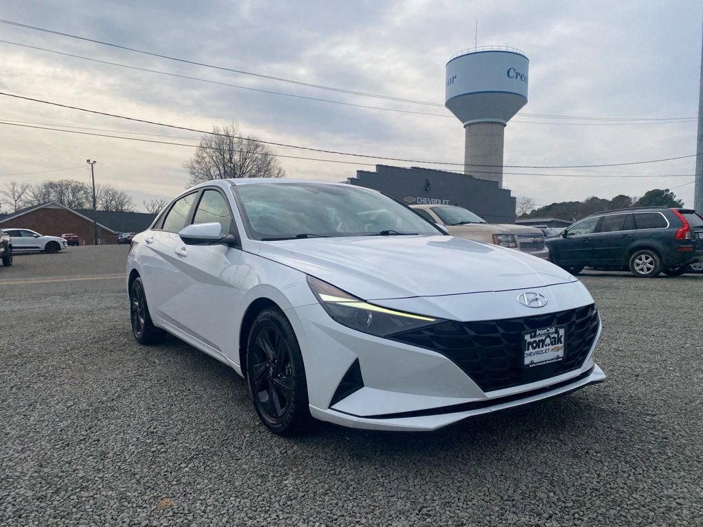 Used 2022 Hyundai Elantra SEL w/ Convenience Package image 1