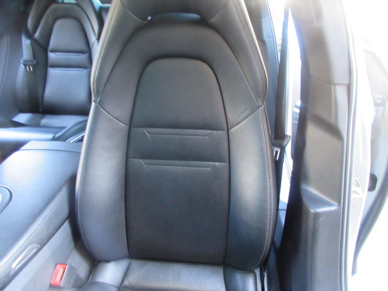 Used 2019 Porsche Panamera RWD image 13