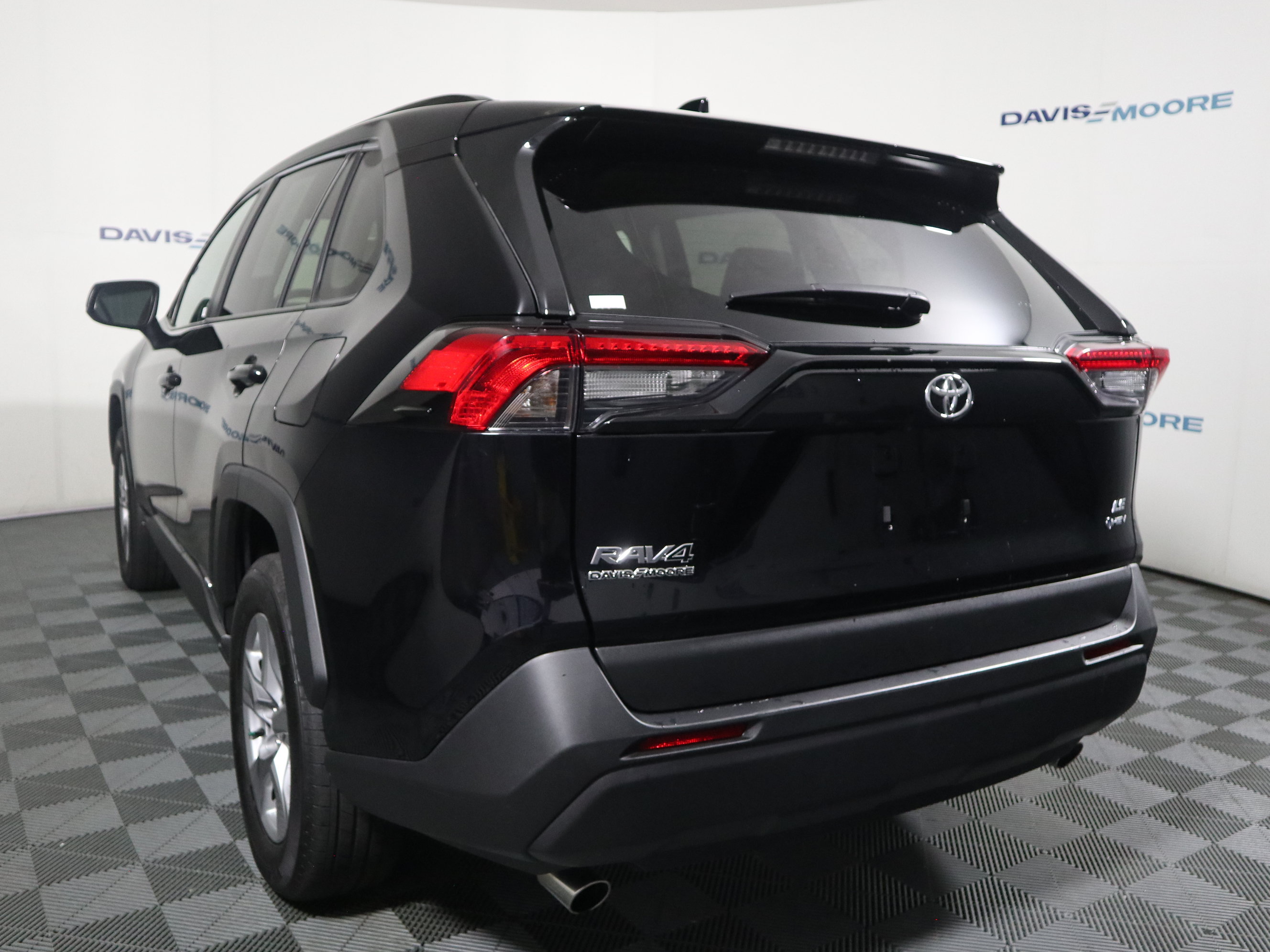 Used 2025 Toyota RAV4 LE AWD/4WD image 9