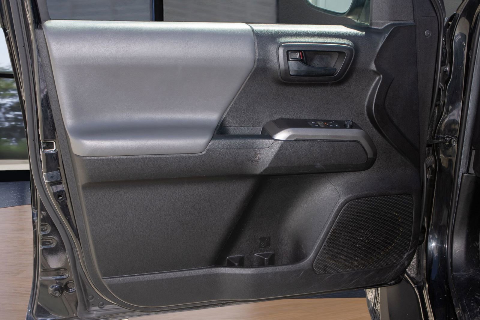 Used 2022 Toyota Tacoma SR5 w/ SR5 Appearance Package (SM) RWD image 15