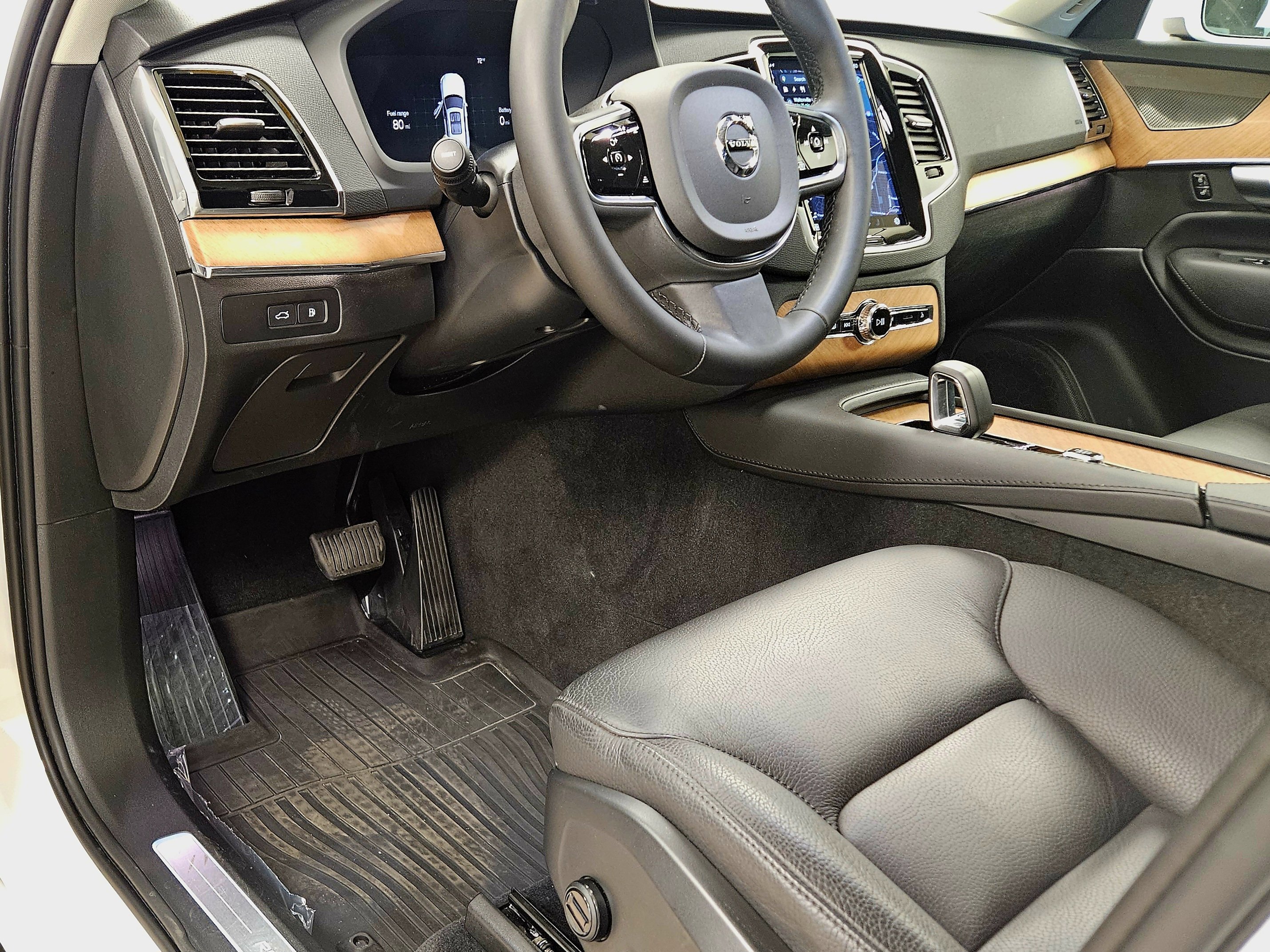 Used 2024 Volvo XC90 T8 Plus w/ Protection Package Premier image 43