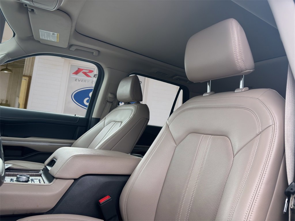 Used 2024 Ford Expedition Limited image 16