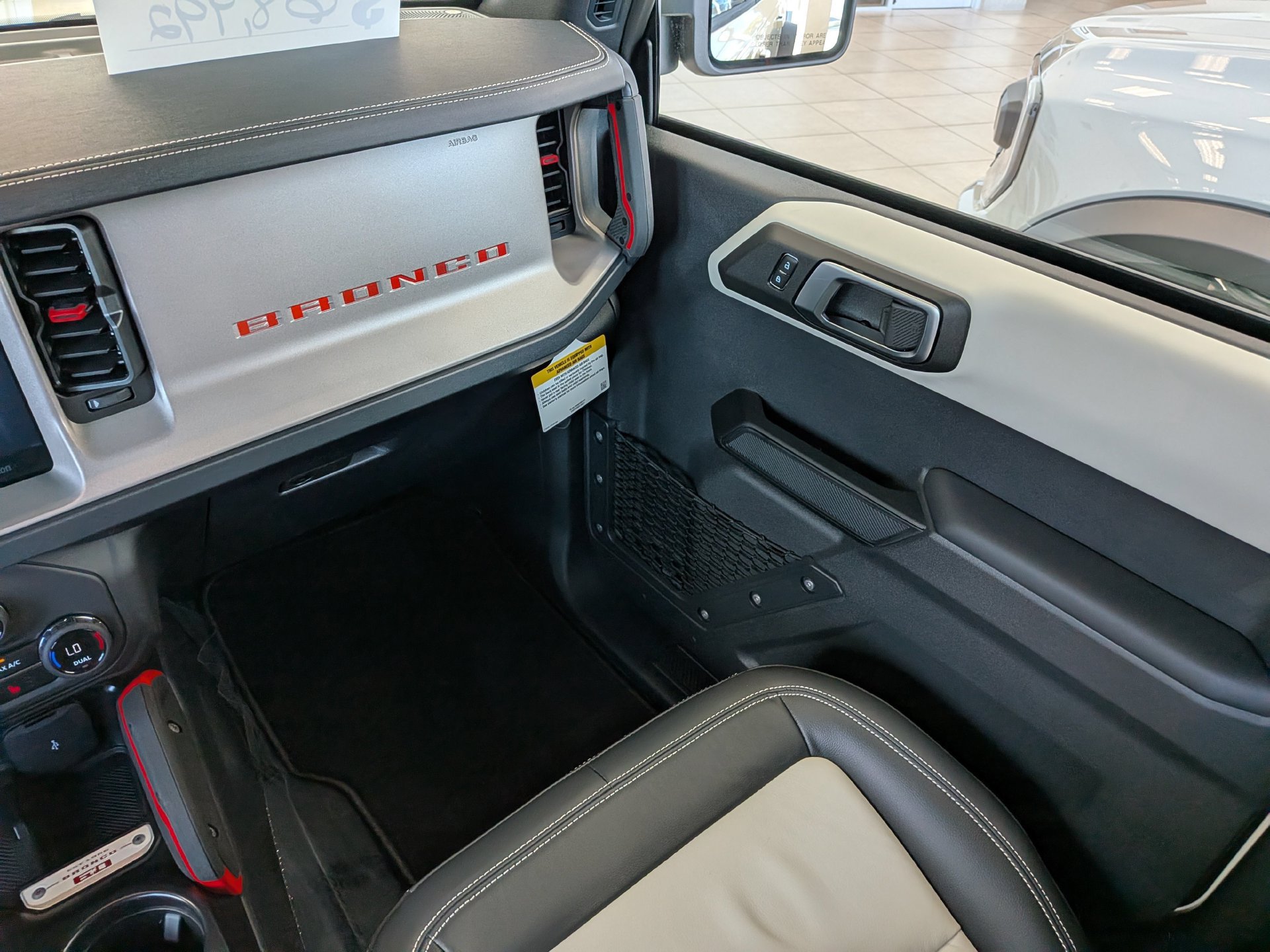 New 2026 Ford Bronco Outer Banks w/ Sasquatch Package AWD/4WD image 16