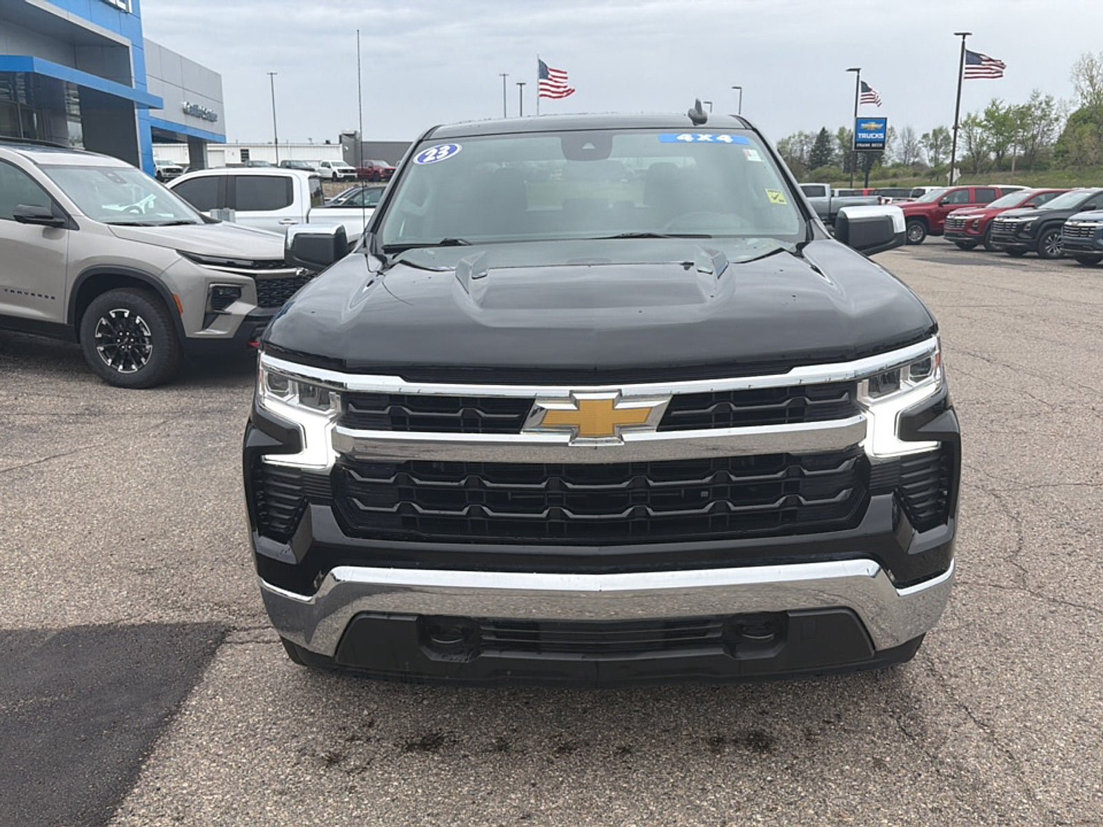 Used 2023 Chevrolet Silverado 1500 LT AWD/4WD image 2