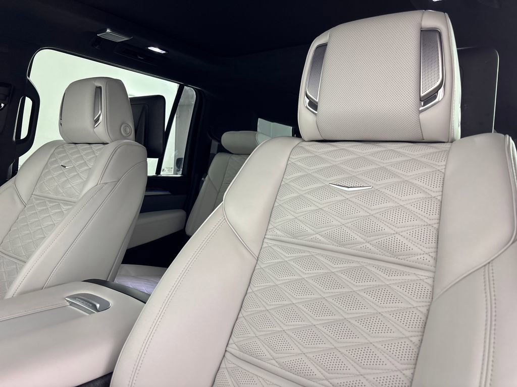 Used 2025 Cadillac Escalade ESV Sport Platinum image 11