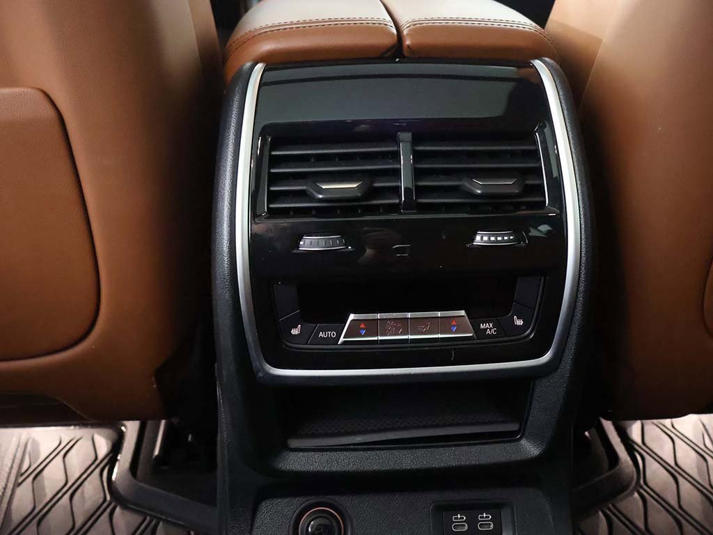 Used 2024 BMW X7 M60i image 54