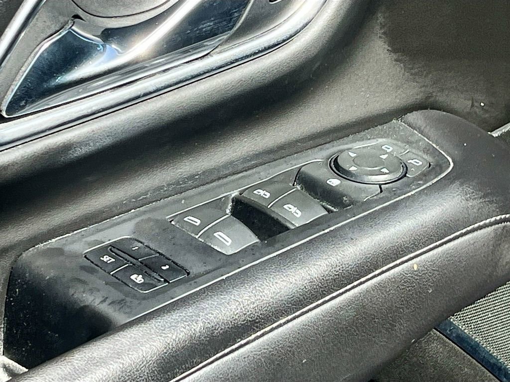 Used 2021 Chevrolet Suburban LT image 17