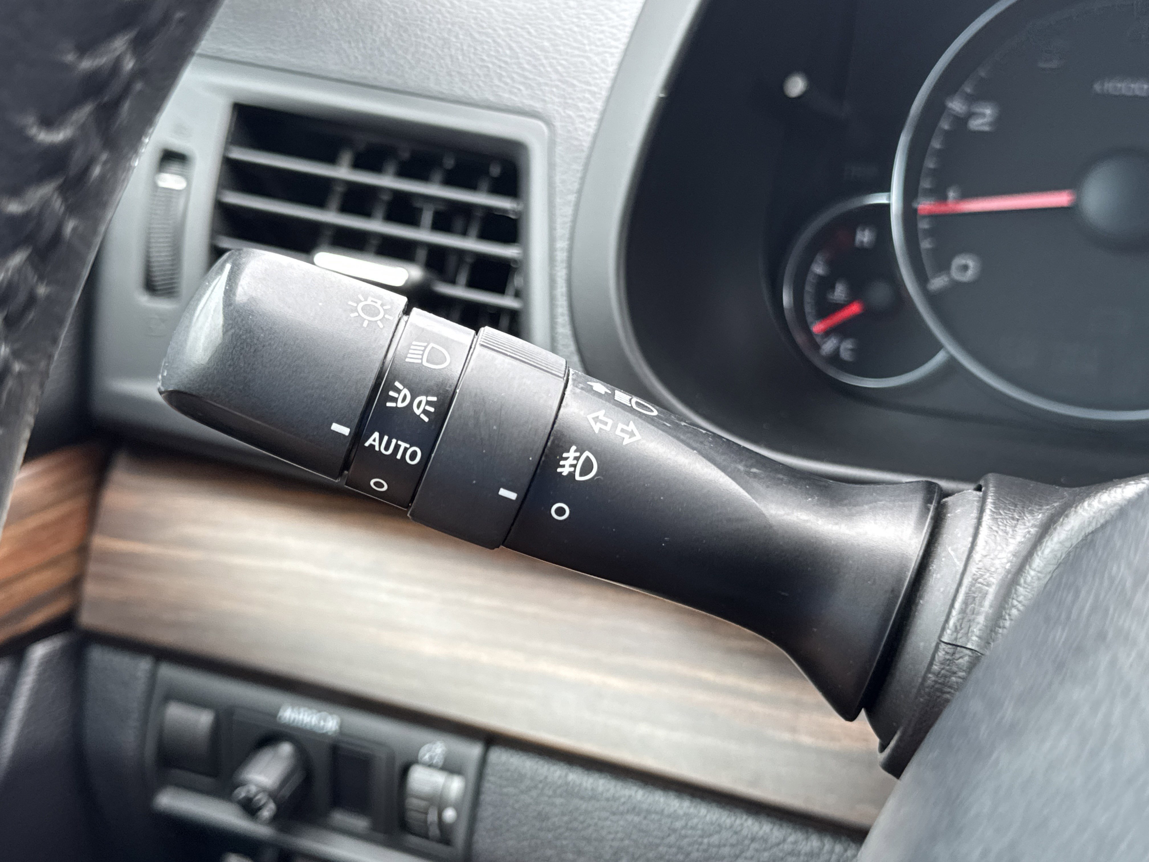 Used 2013 Subaru Outback 3.6R Limited w/ Special Appearance Pkg image 16