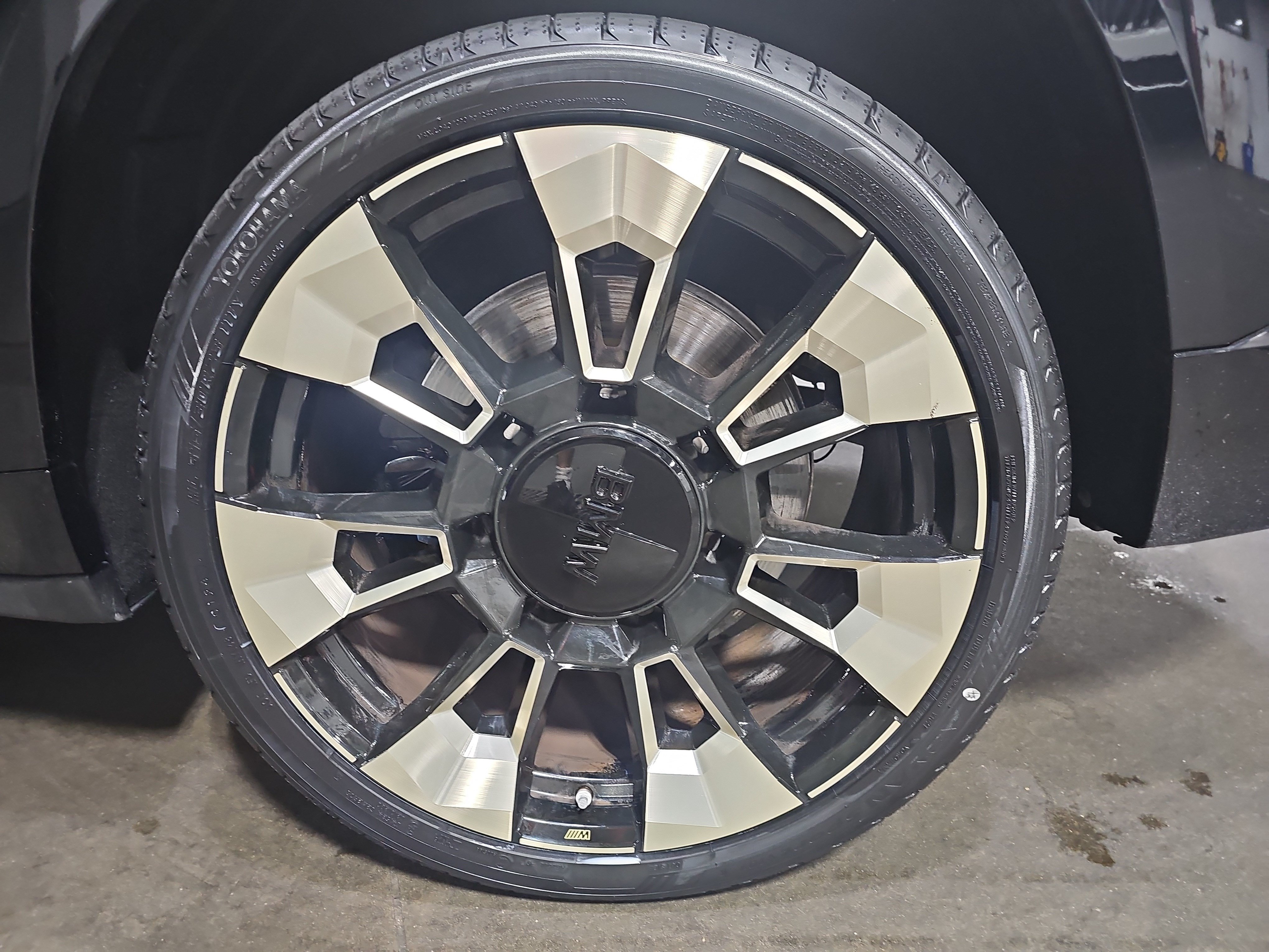 Used 2023 BMW XM AWD/4WD image 36