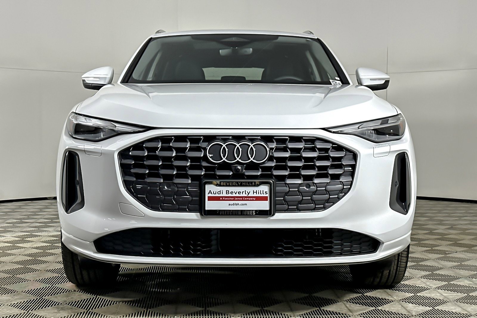 Used 2025 Audi Q5 Premium w/ Convenience Package image 8