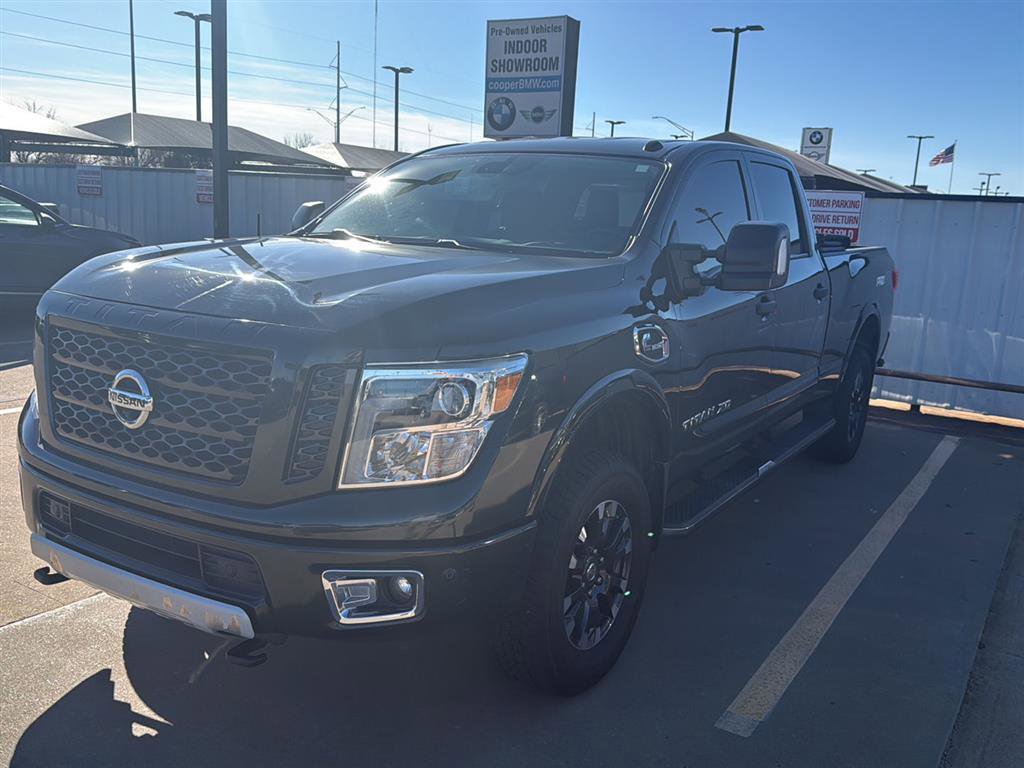 Used 2019 Nissan Titan PRO-4X w/ Pro-4x Convenience Package image 2