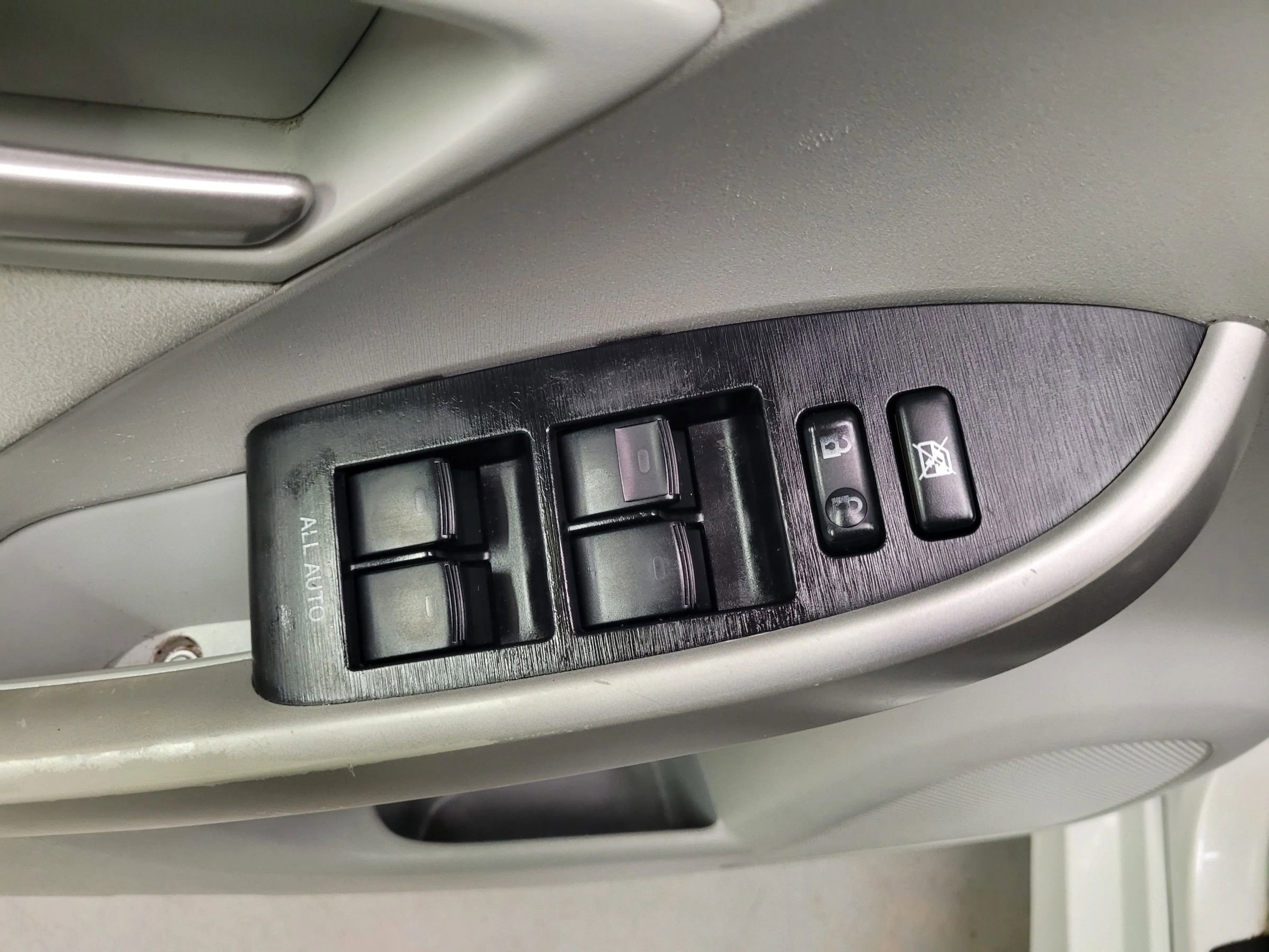 Used 2015 Toyota Prius Two image 16